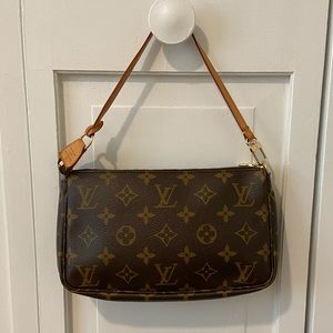 Authentic Louis Vuitton Monogram Pochette